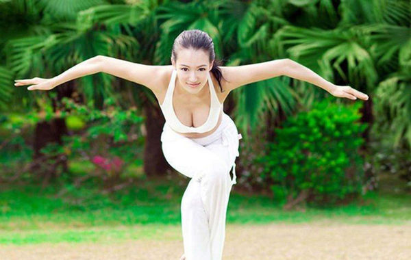 　圖為瑜伽教母性感寫真。