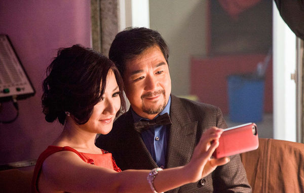 在主持晚會(huì)期間，張國(guó)立還與同場(chǎng)的女主持自拍合影。