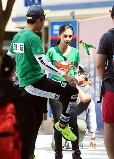 “跑男”真的很拼！baby朋友圈曬后背紅腫照