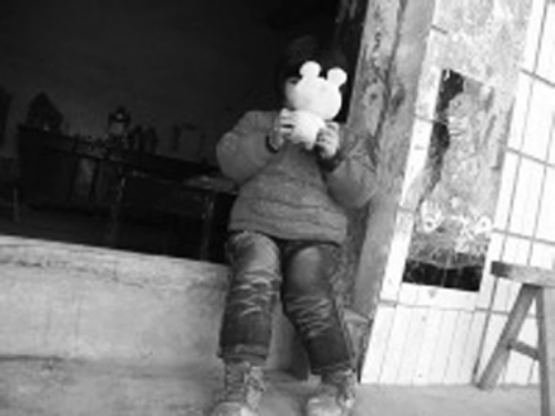 對(duì)自己的怪病，依依懵然無(wú)知。