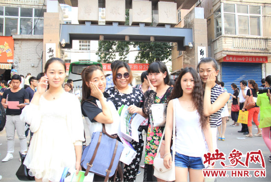 畢業(yè)和同學一起去旅行是不少考生的選擇。