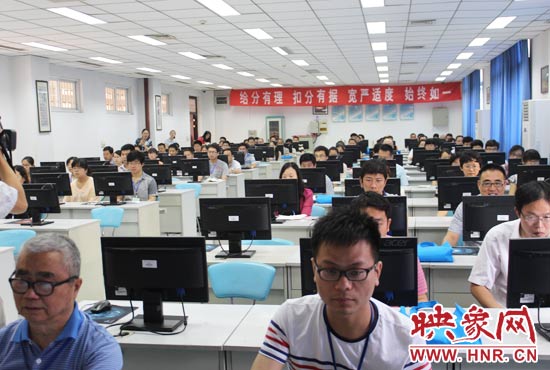 與書面評卷相比,網(wǎng)上評卷由系統(tǒng)自動進(jìn)行分發(fā),減少了試卷過程的周轉(zhuǎn),提高了評卷的工作效率。