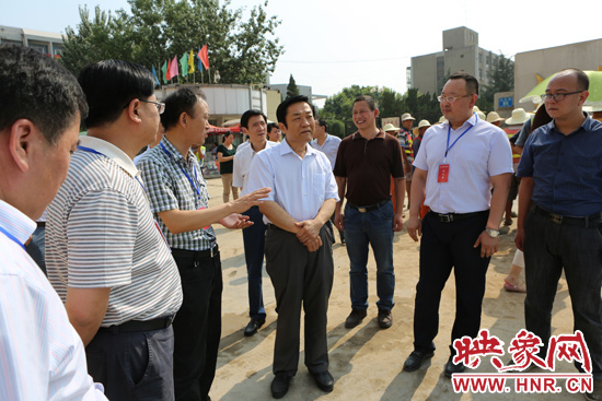 鄭州開展“送清涼”專項(xiàng)行動 關(guān)愛一線職工和農(nóng)民工