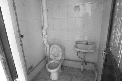 設施齊備的衛(wèi)生間