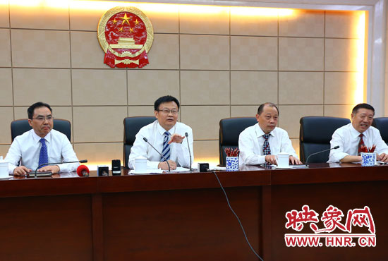 專題詢問會結(jié)束后，省人大組織召開記者提問會。