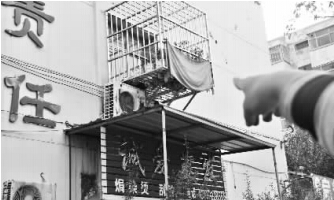 發(fā)生矛盾的一二樓鄰居，喇叭就安裝在二樓窗口。