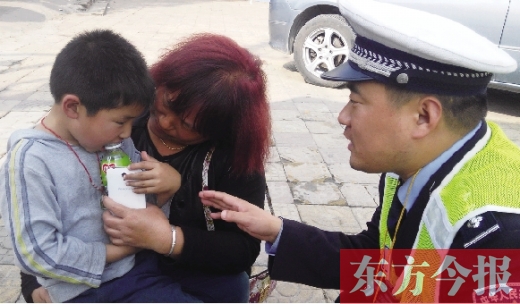 昨日，5歲的男孩獲救后，向民警講述被拐經(jīng)過。