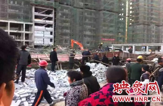 圖為事故現(xiàn)場(chǎng)情況，當(dāng)?shù)厝罕姽﹫D。