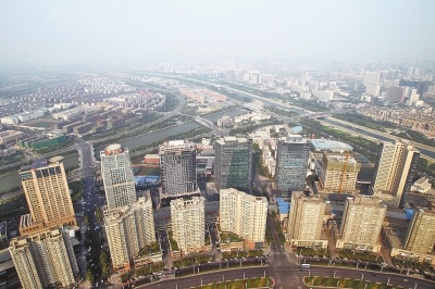 不少網(wǎng)友認(rèn)為，不動產(chǎn)統(tǒng)一登記會使房價下跌。