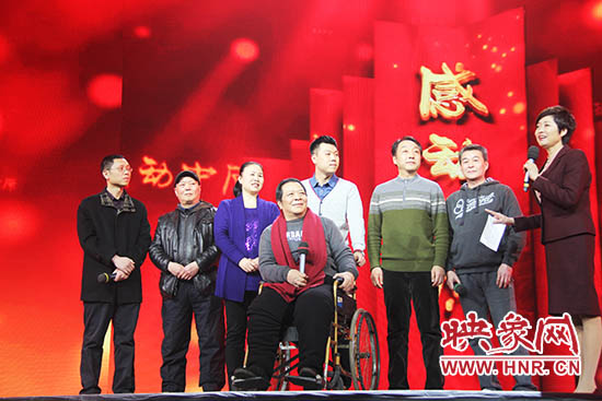 接力照顧高位截癱患者高新海的“隴海大院”愛心集體鄰居們。