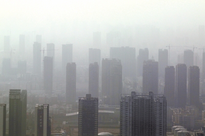 霧霾治理，任重道遠。記者 洪波攝