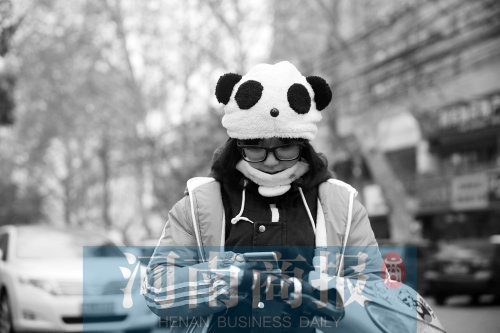 氣溫降了下來，不少人出行都裝備整齊