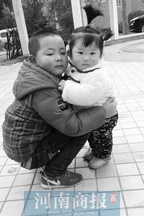 一歲女童被“遺棄”引發(fā)關注 近20對夫妻想收養(yǎng)