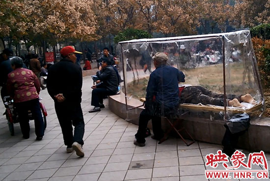 又一個按摩神醫(yī)道具很專業(yè)防風又避雨 又一個按摩神醫(yī)道具很專業(yè)防風又避雨