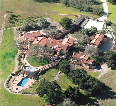 據(jù)稱這就是鄧文迪與布萊爾私會的“默多克牧場”。