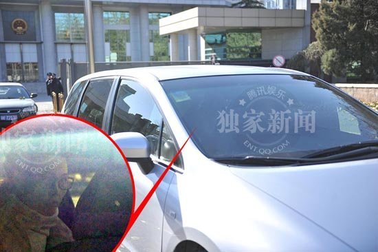 李母夢(mèng)鴿在二審結(jié)束后乘車離開