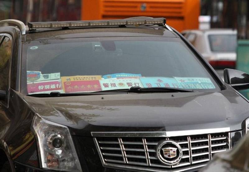 深圳現(xiàn)“史上最多通行證車”無(wú)牌豪車