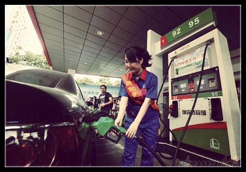 近日，有網友針對“超標40倍事件”評價說：“國內加油站在油里加水是普遍現(xiàn)象。只是量多量少的問題，車主