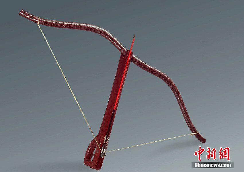 圖為弩的復(fù)制品。秦始皇帝陵博物院 供圖