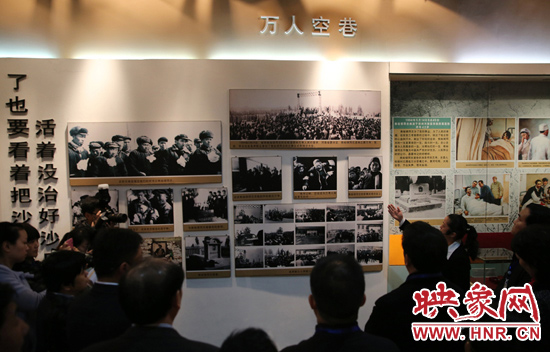 在焦裕祿紀(jì)念館，參觀的人絡(luò)繹不絕，一批批來自全國各地的黨員干部前來學(xué)習(xí)焦裕祿事跡