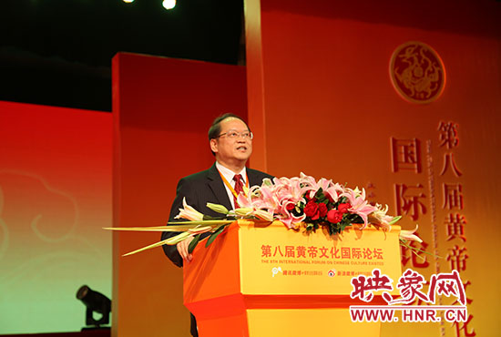 臺灣大學(xué)哲學(xué)系教授、美國耶魯大學(xué)哲學(xué)博士傅佩榮做演講