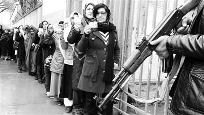 4月5日，阿富汗總統(tǒng)大選投票工作進(jìn)行