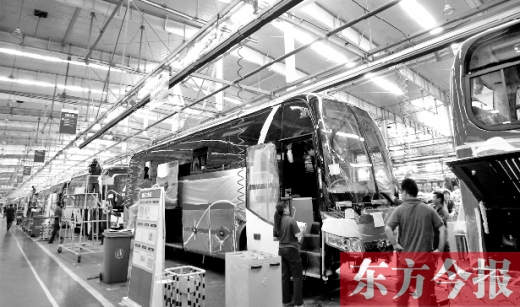 隨著能源和環(huán)保的壓力加大，跟隨國家的產(chǎn)業(yè)風(fēng)向標(biāo)，河南汽車產(chǎn)業(yè)也大力發(fā)展電動(dòng)汽車，力求“彎道超車”。