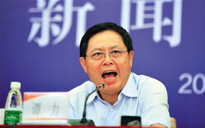 　譚力 男，1955年10月生，漢族，重慶市人，大學(xué)學(xué)歷，有知青經(jīng)歷。2009年3月前，一直在四川工