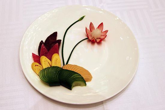 迎賓冷盤(pán)“洋花蘿卜”。 花惠生 供圖