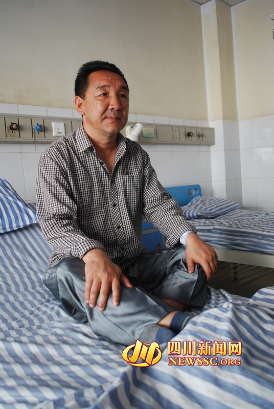 病床上的馬建華，羅本平攝。
