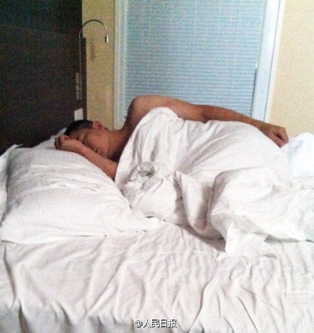 網(wǎng)傳吳春明的床照。