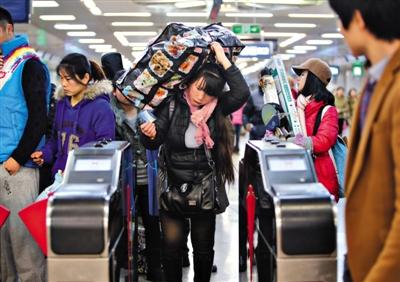 “網(wǎng)絡黃?！迸浒僬讓拵屍?0.1秒發(fā)現(xiàn)退票