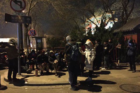 雍和宮外排隊(duì)的人。新京報記者 李相蓉 攝