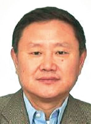 胡奉憲 現(xiàn)年60歲，外逃前任四川韻律實(shí)業(yè)發(fā)展公司總經(jīng)理、董事長(zhǎng)，2009年11月逃往美國(guó)或澳大利亞。