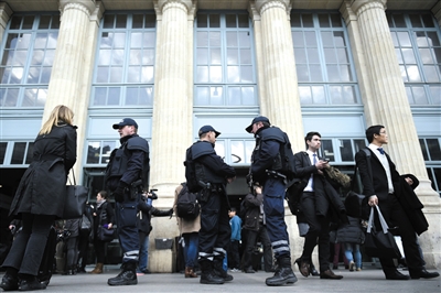 法國(guó)巴黎，警方加強(qiáng)安保工作。圖/CFP