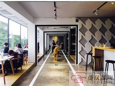 200平方米的閱讀區(qū)域開始限制人流。