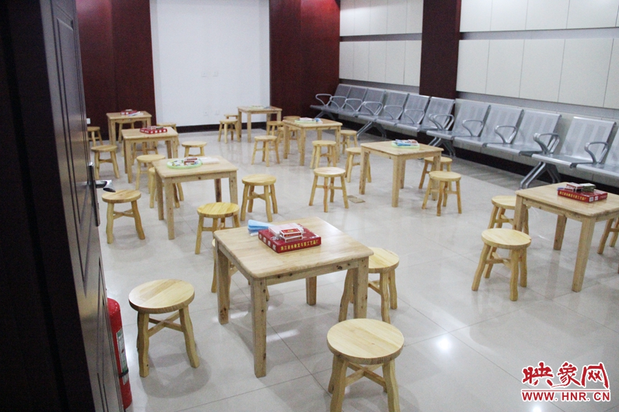 中原區(qū)人防納涼場(chǎng)所（桐柏路與中原路交叉口），內(nèi)部環(huán)境干凈整潔。