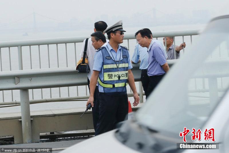 武漢長途大巴遭挾持 警方5個(gè)多小時(shí)擒獲劫持者