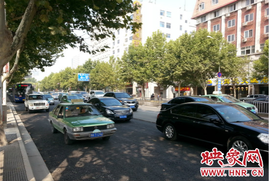 “無車日”仍有許多私家車主選擇開車上路。