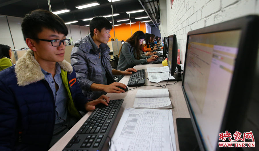 從凌點(diǎn)開(kāi)始，最忙碌的就要數(shù)這些客服人員