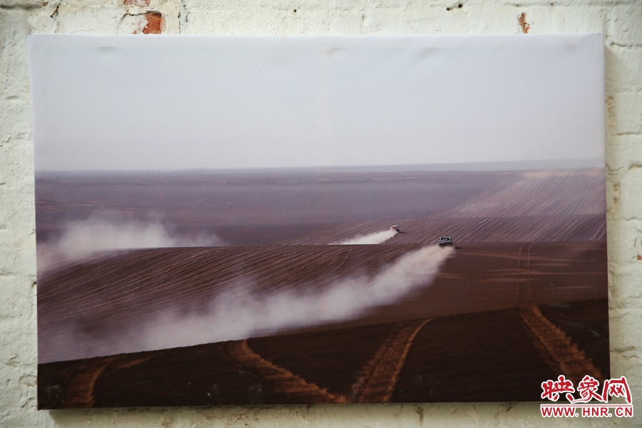 賽車的世界、更是男人的世界。圖為部分參展攝影作品。