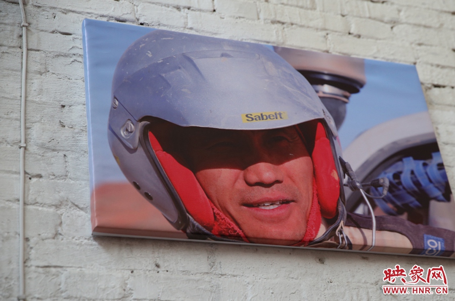 賽車的世界、更是男人的世界。圖為部分參展攝影作品。