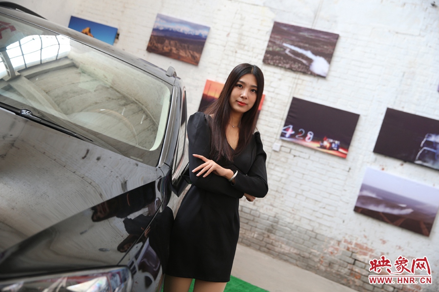 姐是車模，賽車的車。