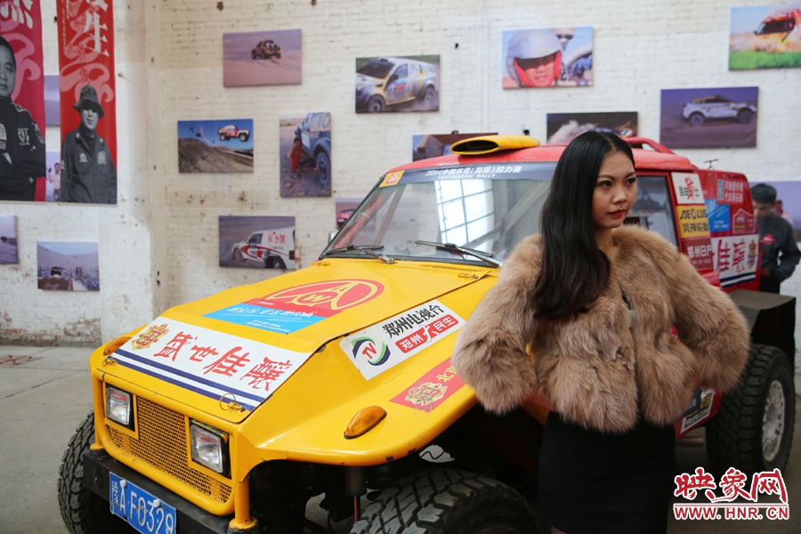 姐是車模，賽車的車。