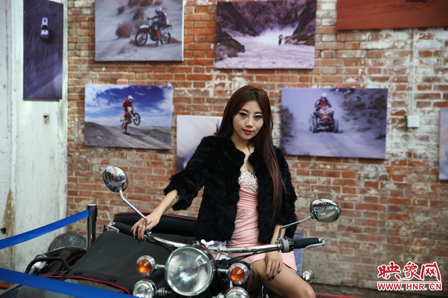 姐是車模，賽車的車。