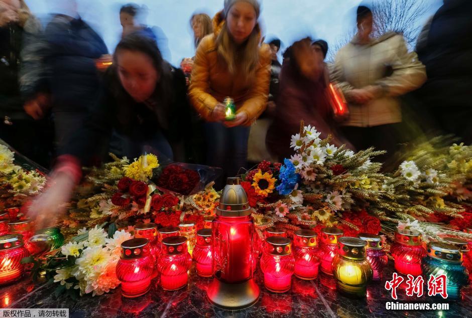 當(dāng)?shù)貢r間2014年11月22日，烏克蘭基輔，民眾舉行儀式紀(jì)念1932-1933烏克蘭大饑荒81周年