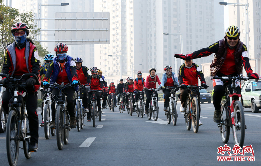 獻愛心、騎行天下，映象網(wǎng)騎行車友樂翻天