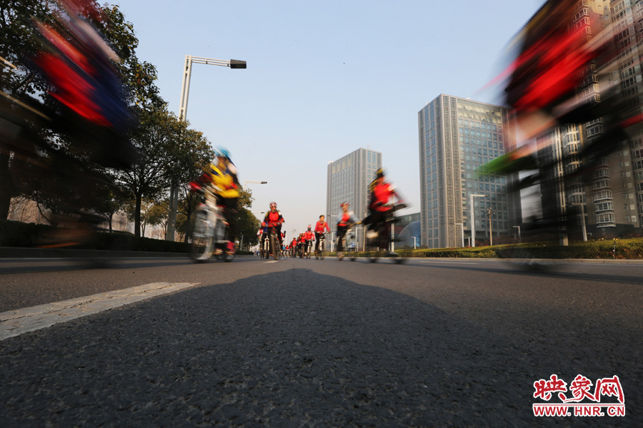 獻愛心、騎行天下，映象網(wǎng)騎行車友樂翻天