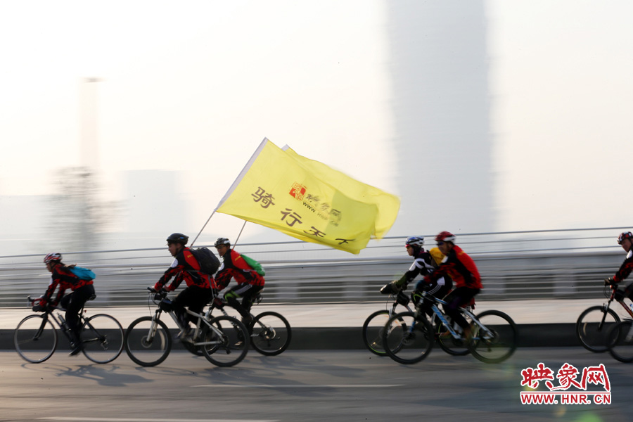 獻愛心、騎行天下，映象網(wǎng)騎行車友樂翻天