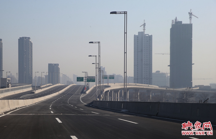 隴海高架與西三環(huán)立交。